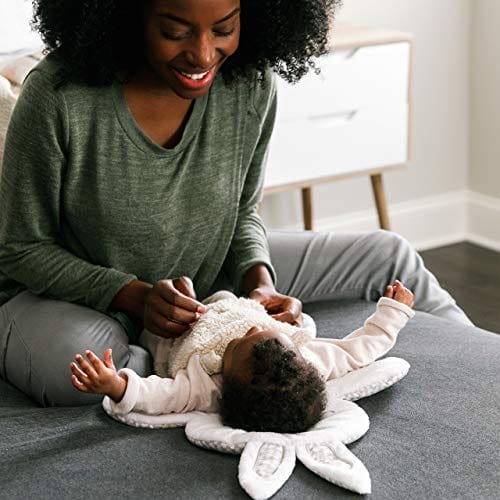 Ingenuity Twinkle Tails kołyska dziecięca z wibracjami światełkami melodiami regulacją głośności i wiele więcej - obrazek 3