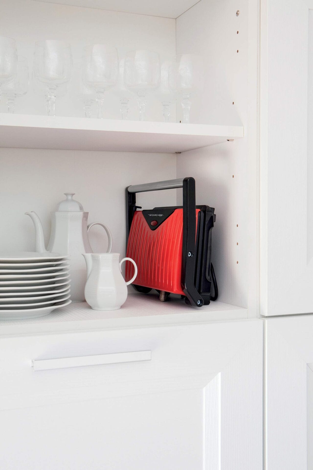 Ariete 1929 Slim Panini Grill 750 W - podświetlany wskaźnik wł./wył., obrotowa płyta górna, termostat do regulacji temperatury, antypoślizgowe, czerwony - obrazek 4