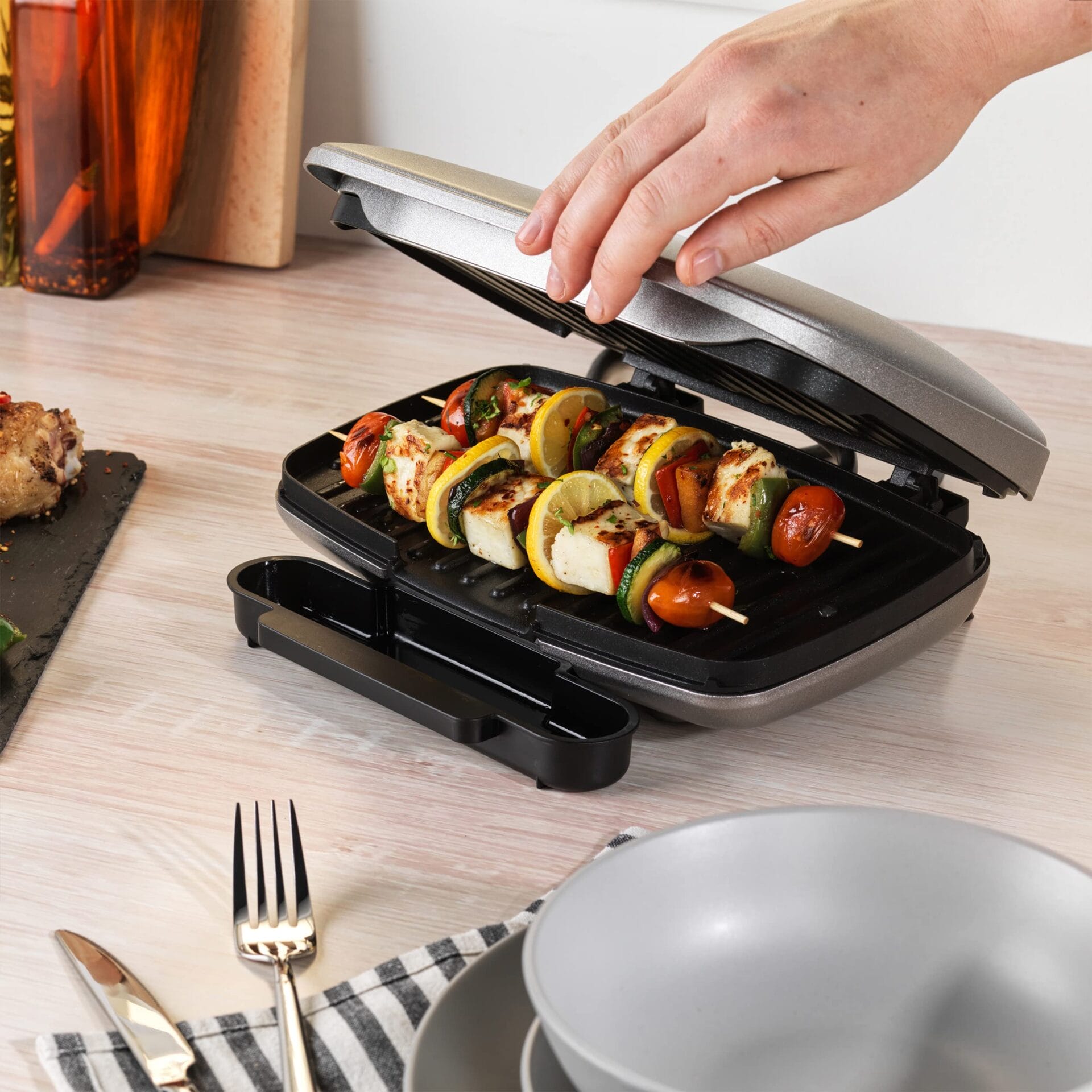 Petra PT5316HEVDEEU10 Kontaktgrill - Pflegeleichte Grillplatten mit Smartstone-Antihaftbeschichtung - Panini-Presse mit abnehmbarer Abtropfschale - Kochen ohne Öl - Sandwiches Gemüse Fleisch Spieße - obrazek 6