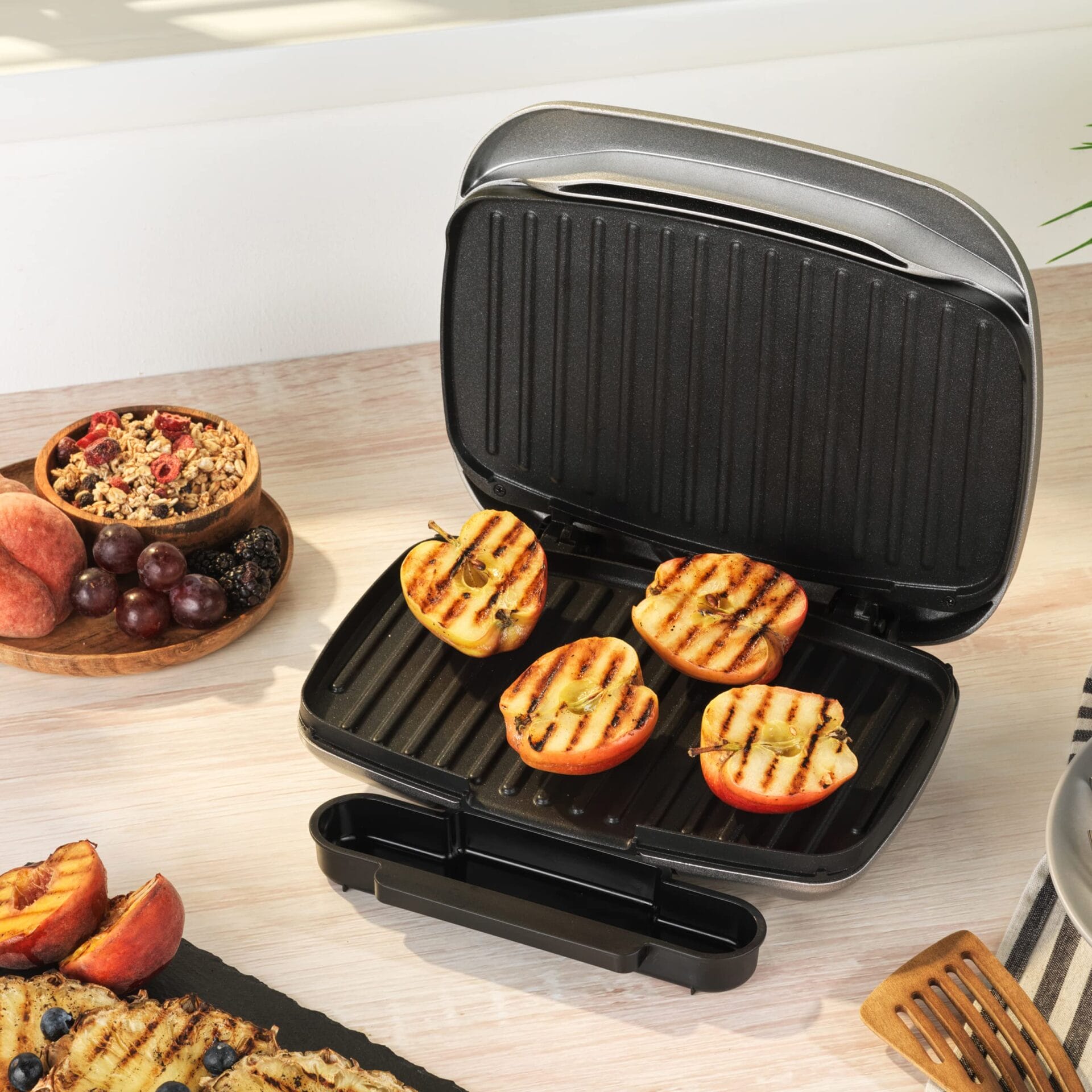 Petra PT5316HEVDEEU10 Kontaktgrill - Pflegeleichte Grillplatten mit Smartstone-Antihaftbeschichtung - Panini-Presse mit abnehmbarer Abtropfschale - Kochen ohne Öl - Sandwiches Gemüse Fleisch Spieße - obrazek 2