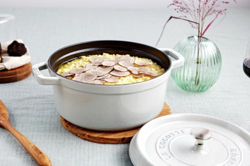 STAUB Okrągła koketa 55 l trufla – Garnki STAUB, smak i aromat w kuchni - obrazek 6