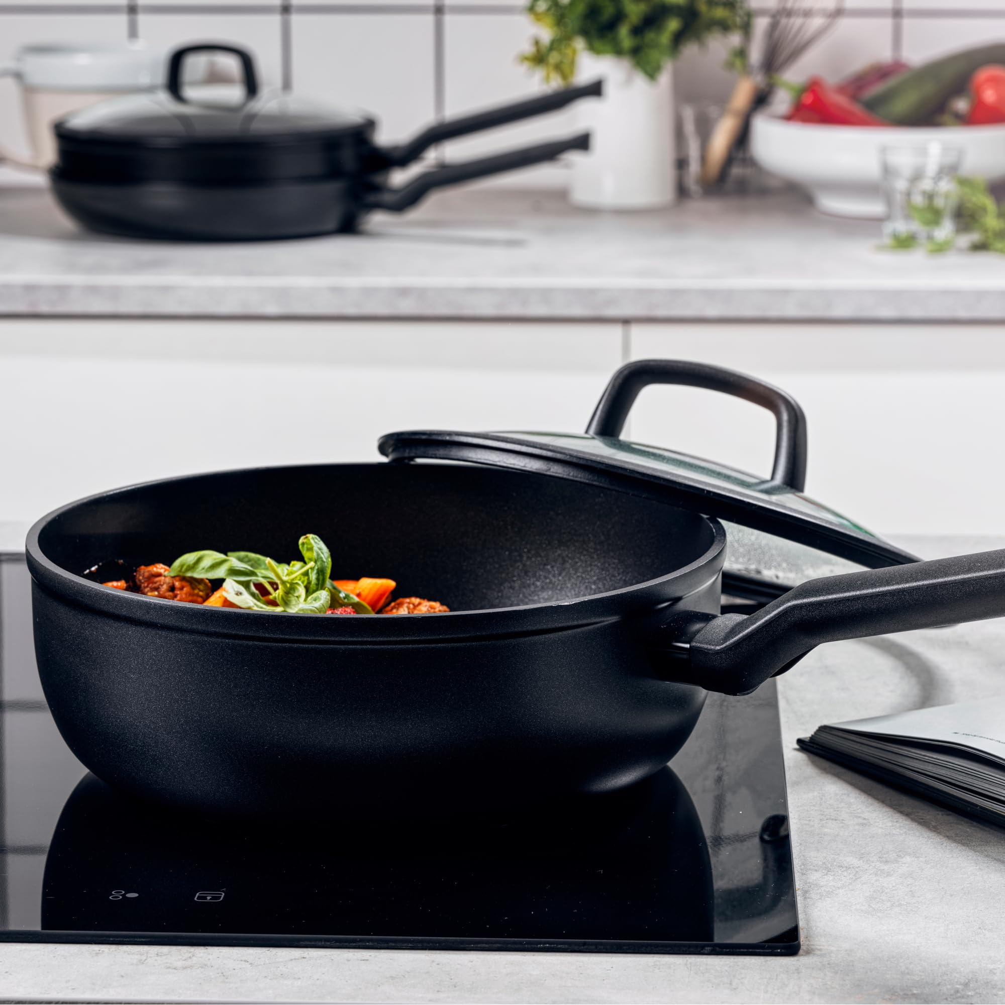 Ceramiczna patelnia BK Easy Induction 24 cm, PFAS-free, indukcja, z pokrywką - obrazek 9