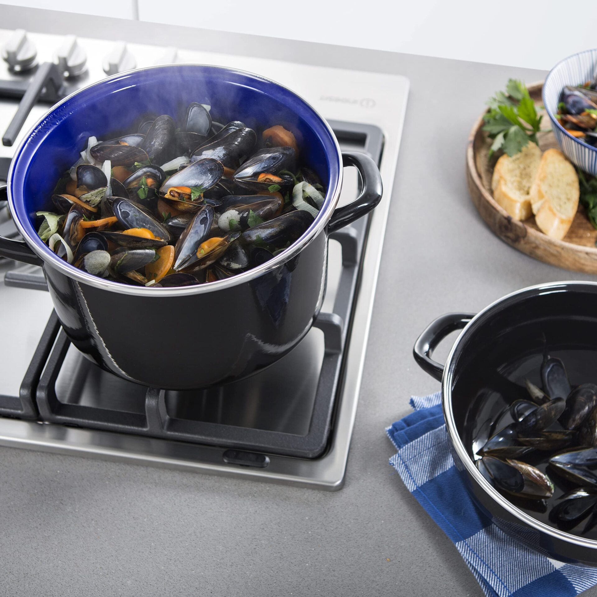 Patelnia indukcyjna BK Fortalit 22 cm z pokrywką, odporna na piekarnik, czarna - obrazek 6