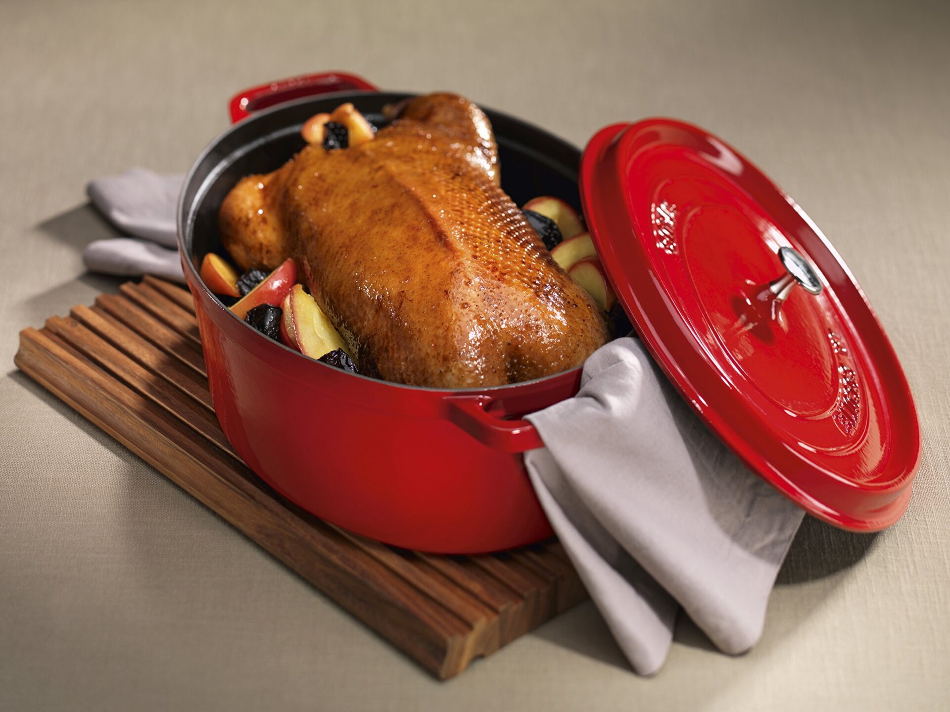 STAUB Gusseisen Bräter 23 cm Kirschrot – Idealny do smażenia i duszenia - obrazek 2