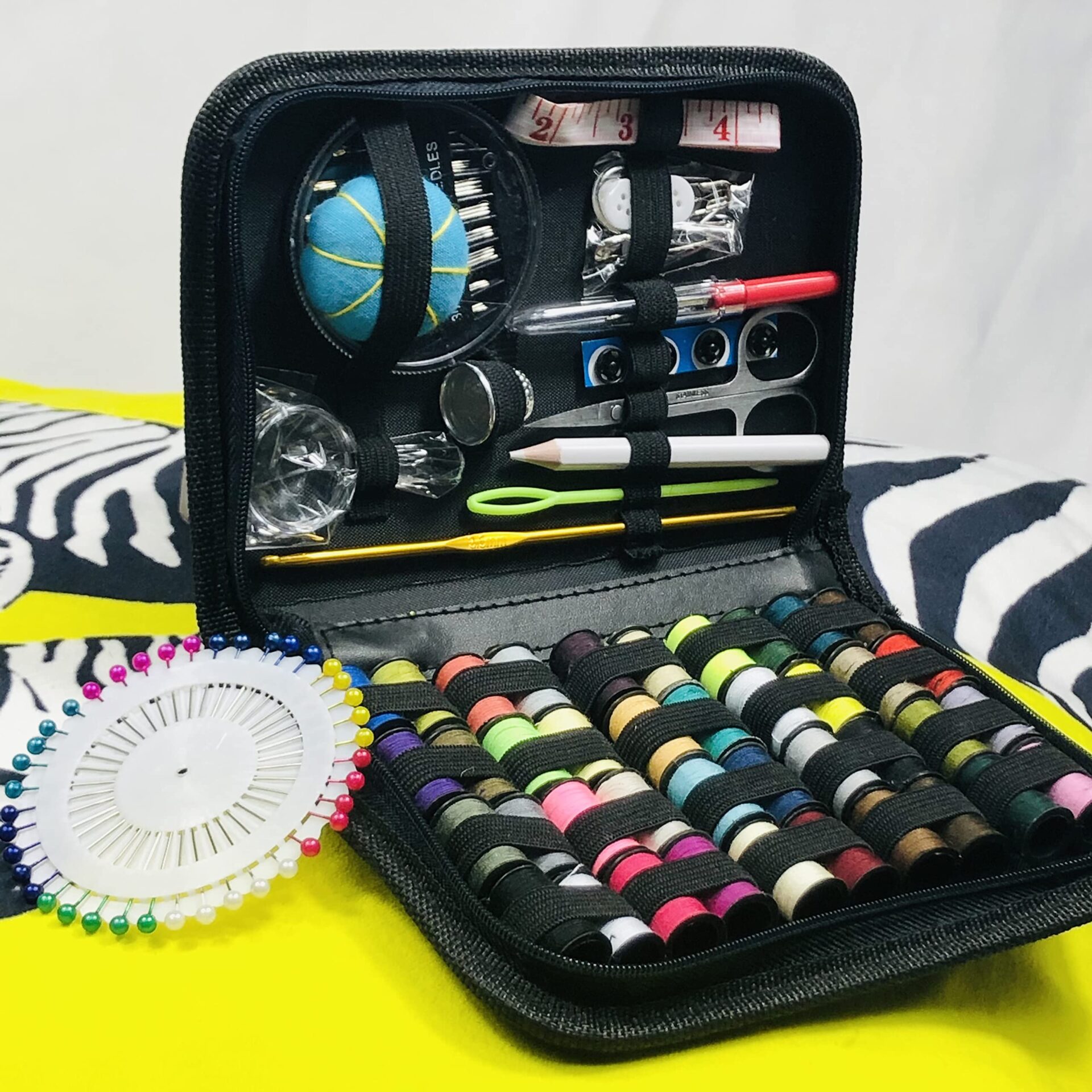 Przenośny mini zestaw do szycia - 129 sztuk, idealny do domu, podróży i nagłych wypadków - obrazek 6