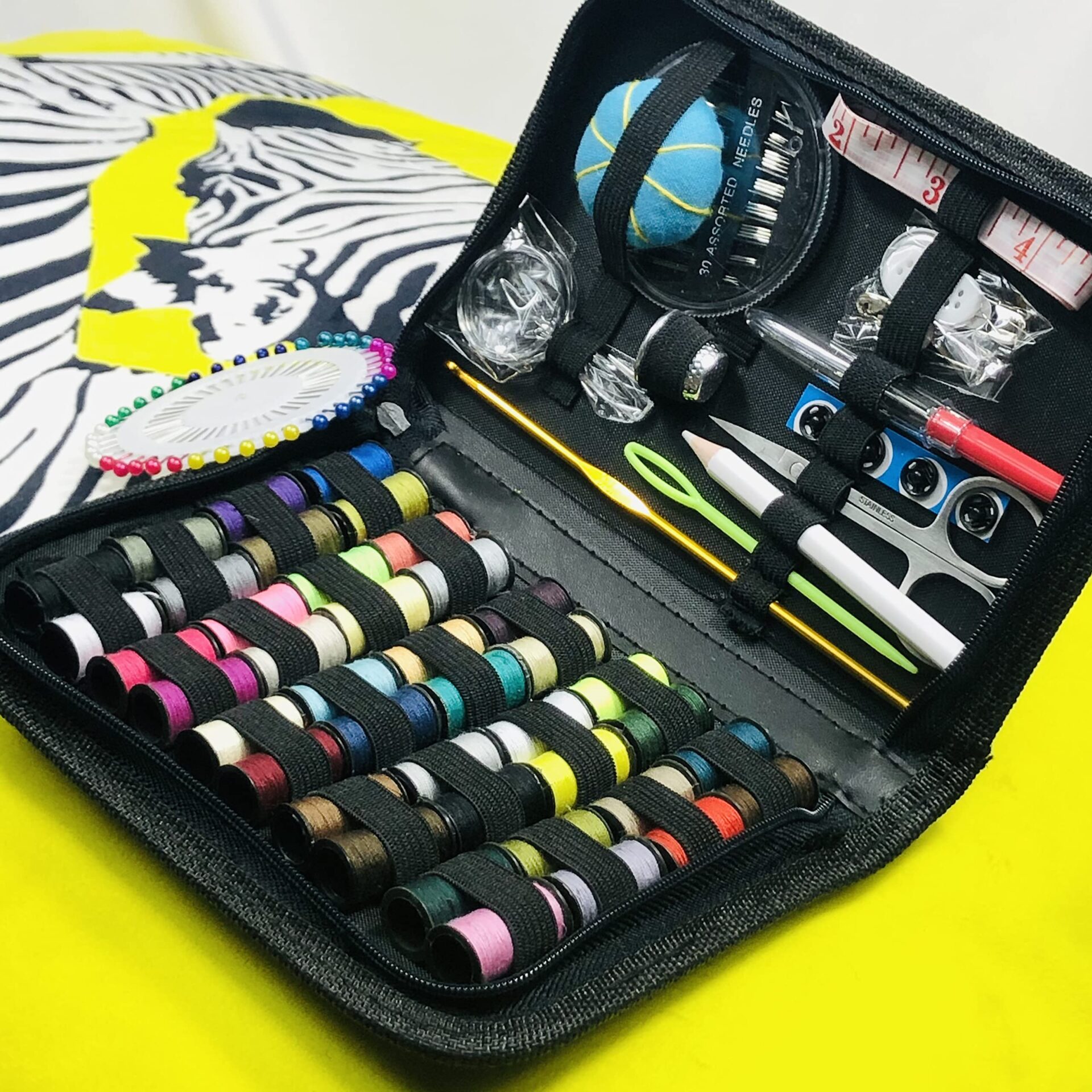 Przenośny mini zestaw do szycia - 129 sztuk, idealny do domu, podróży i nagłych wypadków - obrazek 5