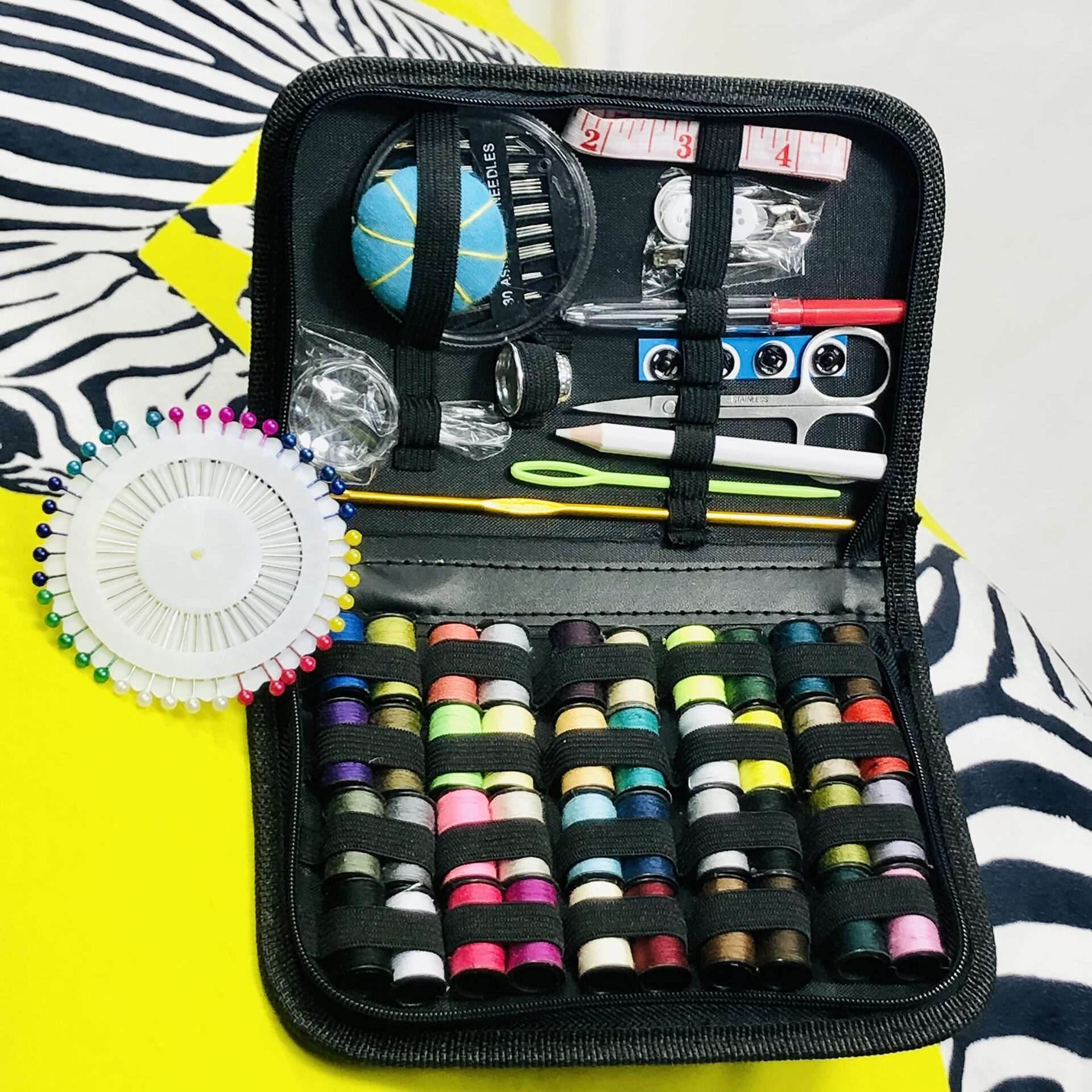 Przenośny mini zestaw do szycia - 129 sztuk, idealny do domu, podróży i nagłych wypadków - obrazek 4