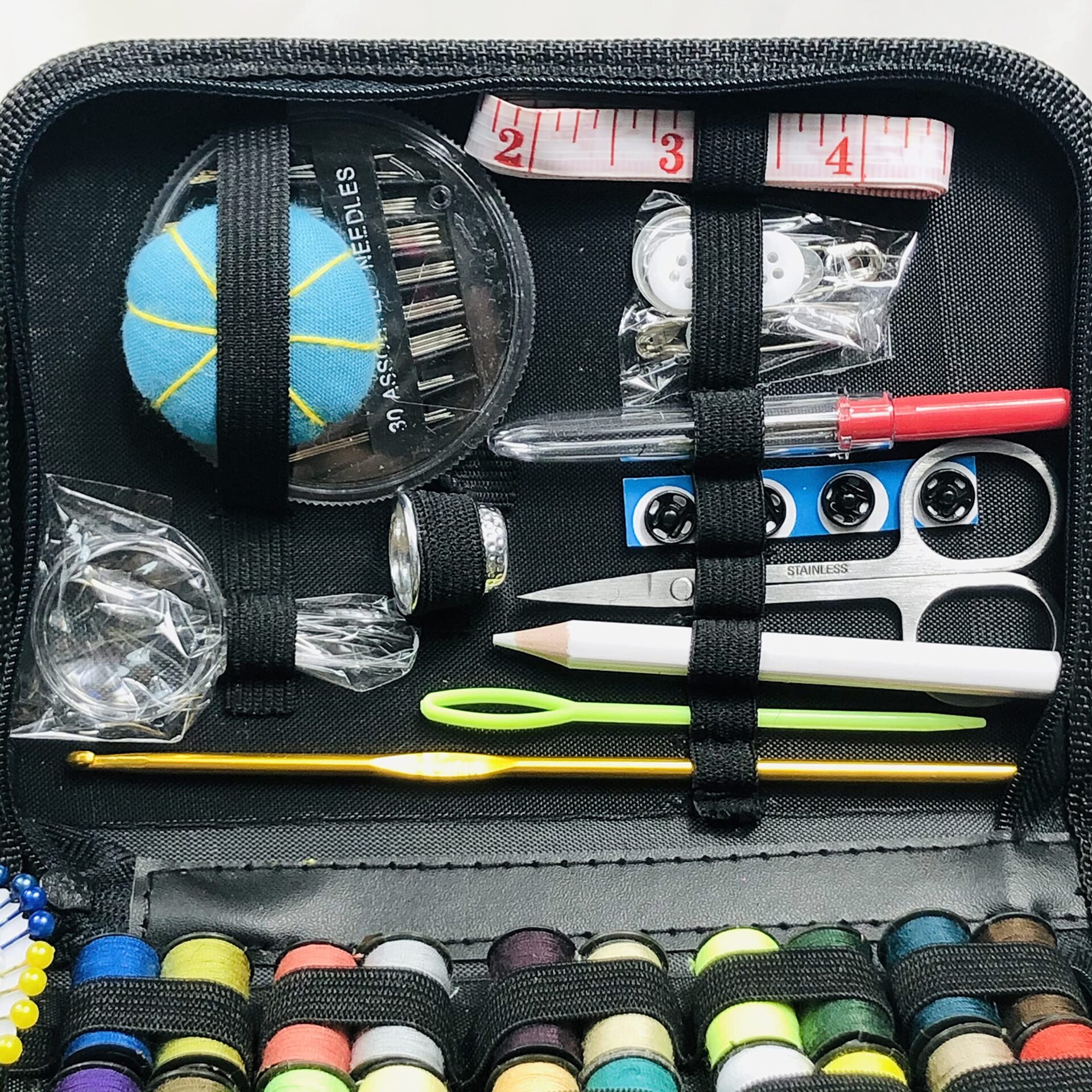 Przenośny mini zestaw do szycia - 129 sztuk, idealny do domu, podróży i nagłych wypadków - obrazek 8