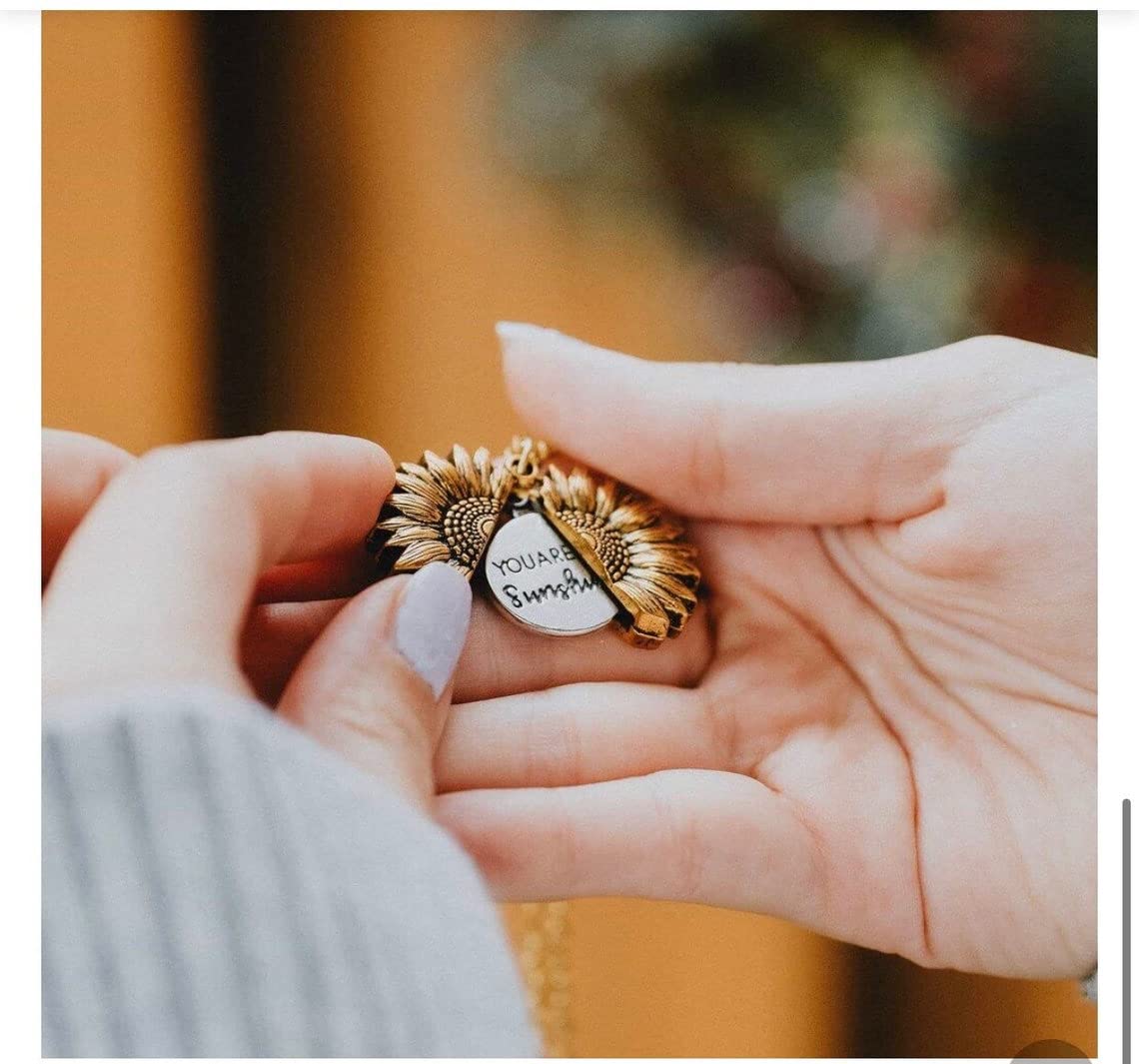 Personalized Sunflower Pendant Necklace - Engraved 'You are My Sunshine' - Perfect Mother's Day Gift with Gift Box - obrazek 5