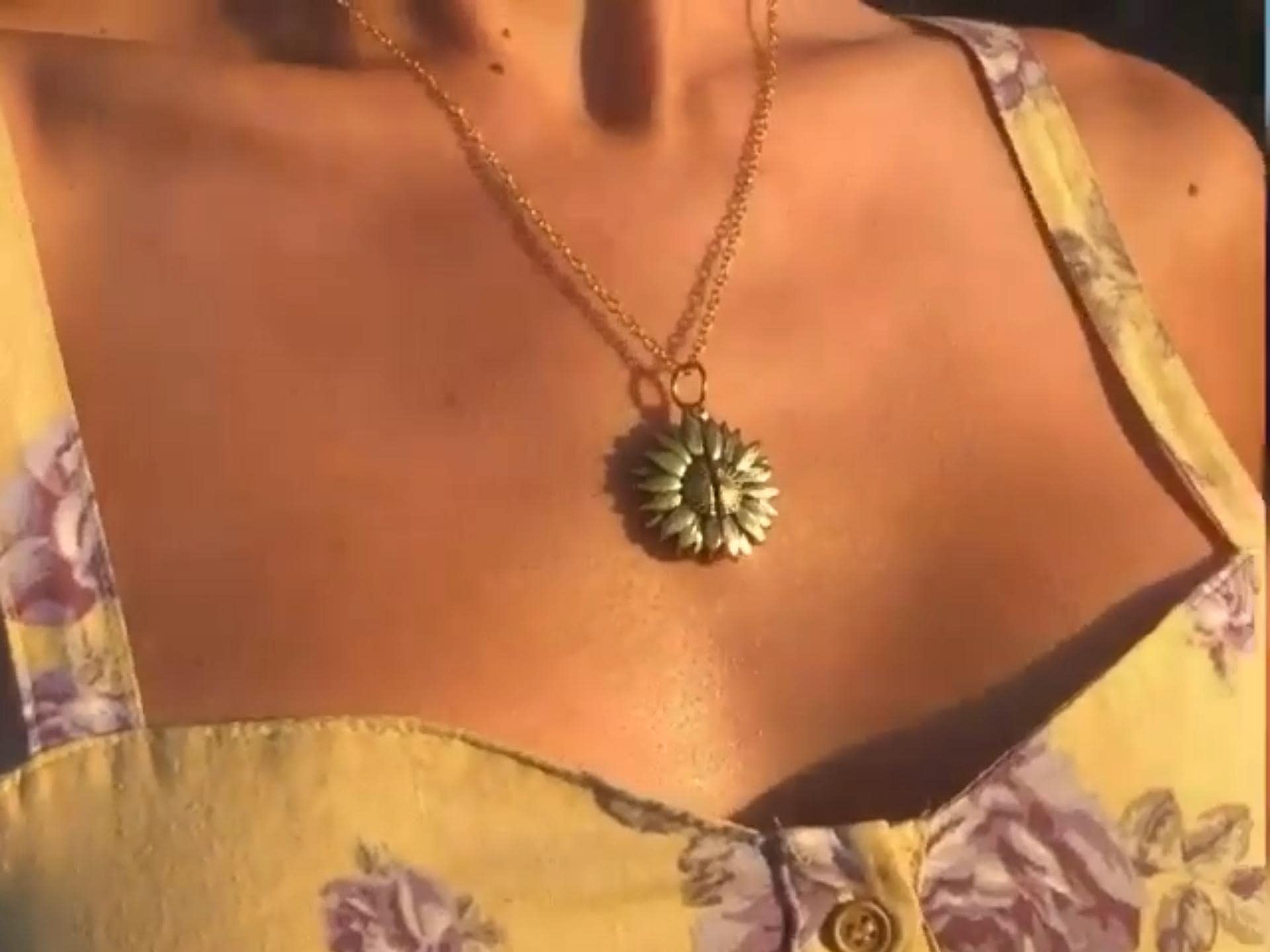 Personalized Sunflower Pendant Necklace - Engraved 'You are My Sunshine' - Perfect Mother's Day Gift with Gift Box - obrazek 6