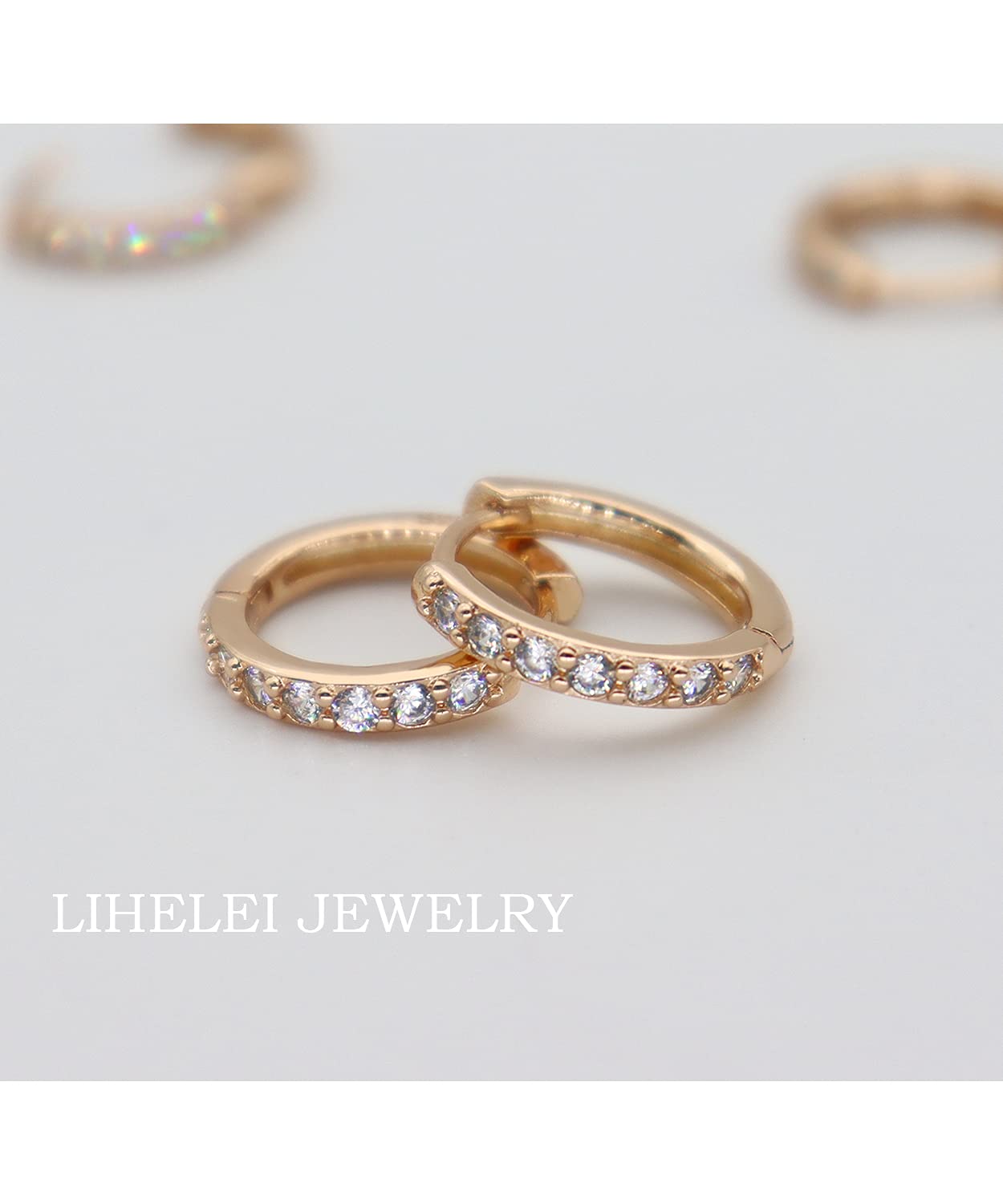 14-karatowe pozłacane kolczyki Huggie z cyrkoniami sześciennymi - zestaw kolczyków do chrząstki z srebra wysokiej próby - obrazek 5