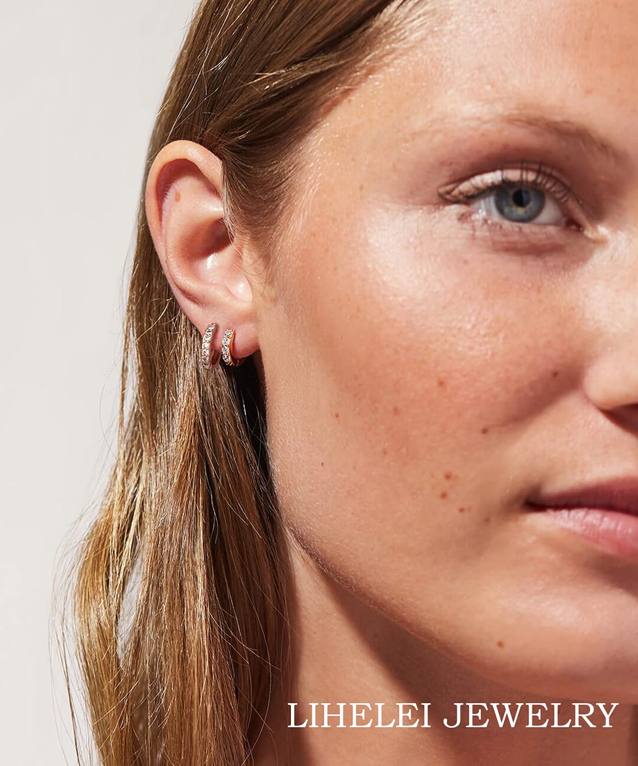 14-karatowe pozłacane kolczyki Huggie z cyrkoniami sześciennymi - zestaw kolczyków do chrząstki z srebra wysokiej próby - obrazek 7