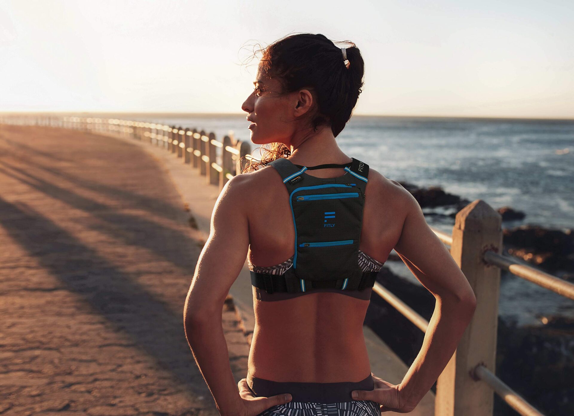 FITLY Minimalistyczny plecak do biegania | Plecak do biegania unisex z uchwytem na telefon schowkiem i paskiem piersiowym | do noszenia przedmiotów osobistych podczas biegania | sprzęt do biegania dla mężczyzn i kobiet | lekki plecak na wodę do biegania NIEBIESKI M-L-XL - obrazek 7