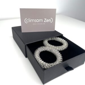 CLIMSOM ZEN – 2 bransoletki do akupresury z pudełkiem - Masaż, ból stawów, antystresowe pierścienie do masażu dłoni i nadgarstków - PREMIUM stal nierdzewna srebrna powłoka - Akupresura