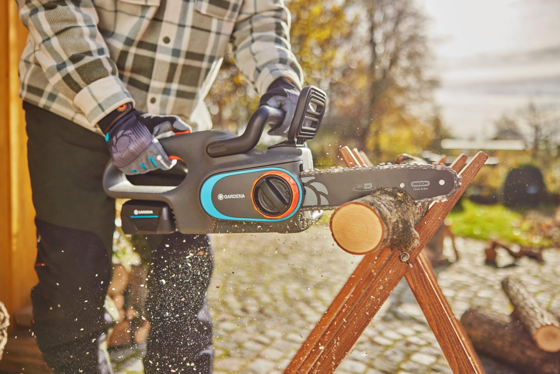 Gardena PowerSaw 250/18V Gotowa do użycia akumulatorowa piła łańcuchow - obrazek 4